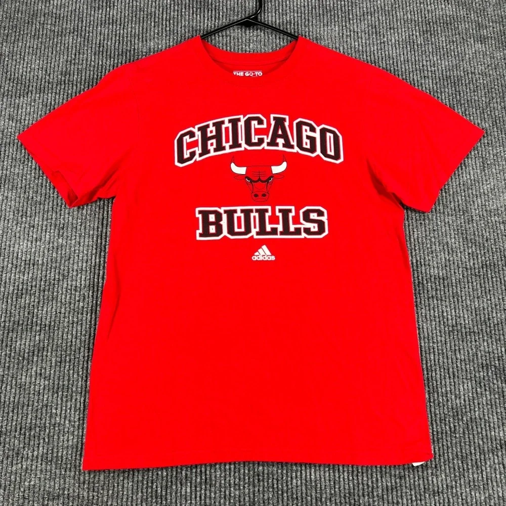 Chicago Bulls Shirt Mens Medium Red Short Sleeve Adidas NBA Basketball Casual